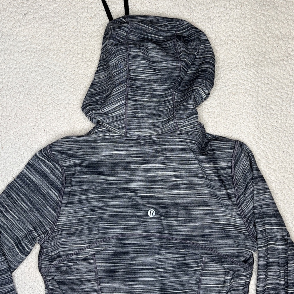 Lululemon Black and Gray Striped Zippered Hoodie: Size 6 - Picture 6 of 9